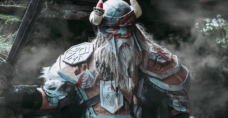 Mocarny cosplay Norda z Elder Scrolls Online