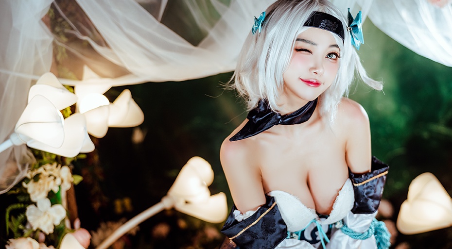Bardzo "piersiasty" cosplay z Blade & Soul
