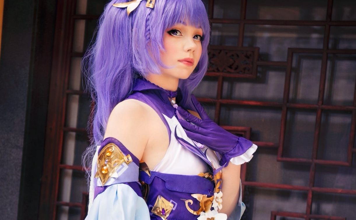 Przepiękna cosplayerka na przepięknym cosplay'u z Genshin Impact