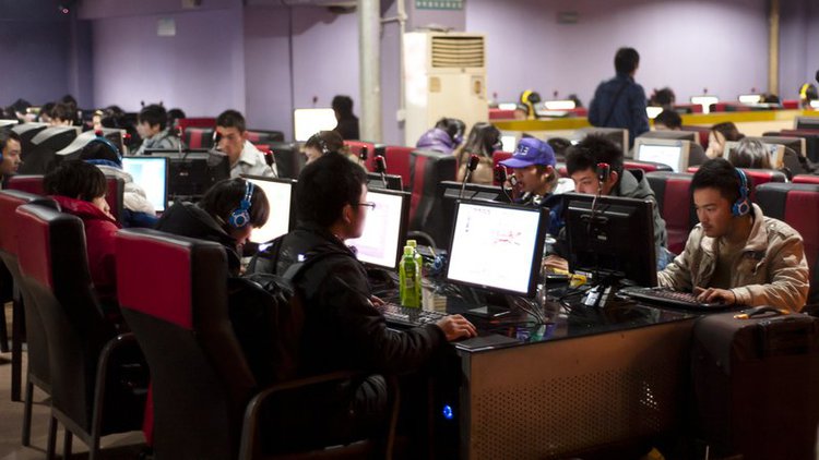 Pewna Chinka uciekła z domu i przez 10 lat... grała w CrossFire'a w kafejkach internetowych